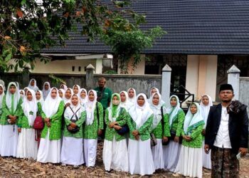 Merawat Jejak Ulama, Menguatkan Khidmah: Fatayat NU Lampung Timur Ziarahi Ketua PWNU Lampung Pertama Merawat Jejak Ulama, Menguatkan Khidmah: Fatayat NU Lampung Timur Ziarahi Ketua PWNU Lampung Pertama