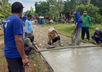 Ketika Jalan Dibangun dengan Kebersamaan: Kisah Inspiratif Warga Gunung Balak yang Viral di Media Sosial Ketika Jalan Dibangun dengan Kebersamaan: Kisah Inspiratif Warga Gunung Balak yang Viral di Media Sosial